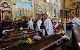 У Красилові попрощались із чотирма загиблими внаслідок ракетної атаки (ФОТО)