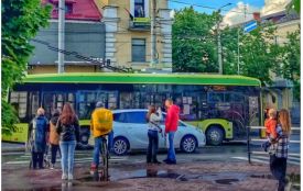 У Хмельницькому — зміни в русі громадського транспорту. Ремонтують тепломережу