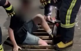 У Хмельницькому хлопець провалився у злив. Визволяли рятувальники (ВІДЕО)