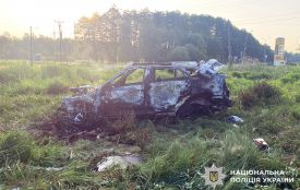 19-річна дівчина в реанімації: на Хмельниччині перекинулось та загорілось «BMW X-5»