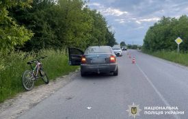 Біля Хмельницького автомобіль наїхав на 12-річну велосипедистку