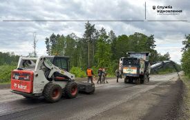 На сімох ділянках автодоріг Хмельниччини відновлюють покриття