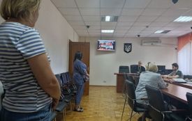 «Витягнула немовля з унітазу»: у справі про залишення дитини хмельничанкою заслухали свідків