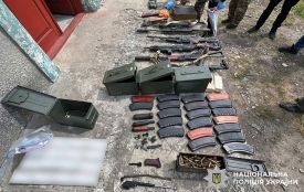 Масштабна спецоперація по нелегальній зброї: на Хмельниччині провели 104 обшуки