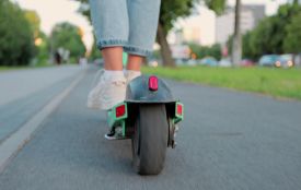 Ціни та служби: скільки коштує проїзд на електросамокатах у Хмельницькому