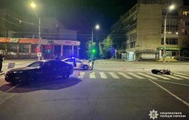 Біля філармонії сталася ДТП: постраждав 20-річний мотоцикліст (ВІДЕО)
