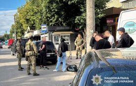 Молодик з Хмельниччини організував схему виїзду за кордон на мотоциклах
