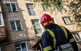 З пожежі у Хмельницькому врятували чоловіка