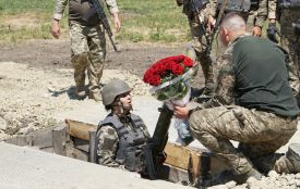 На Хмельниччині курсант освідчився коханій на полігоні