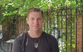 Вивчив українську і волонтерить у Хмельницькому: історія професора з Америки