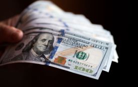 Хмельничанка забула в маршрутці сумку, де було 1 500 доларів