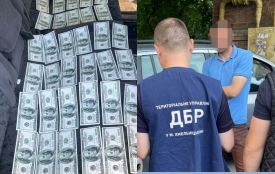 На хабарі затримали слідчого з  Хмельниччини — вимагав $14 тисяч за фіктивну інвалідність
