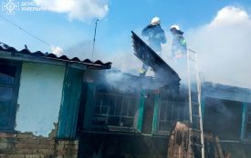Палали будинок та вантажівка: рятувальники приборкали чотири пожежі на Хмельниччині