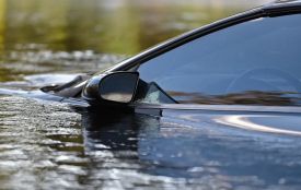 На Хмельниччині авто пішло під воду разом із жінкою — водійку врятували (ВІДЕО)