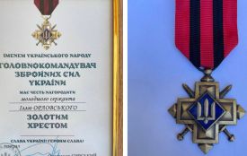 Cирський нагородив сержанта з Хмельниччини «Золотим хрестом»