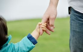 На Хмельниччині троє дітей тиждень жили без мами.  Найменшому – сім місяців