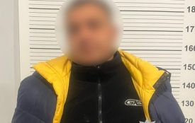 На Зарічанській у жінки вкрали телефон