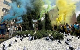 На честь зниклих безвісти захисників у Славуті відкрили «Клумбу надії»