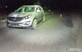 На Хмельниччині авто збило чоловіка: поліція шукає свідків аварії