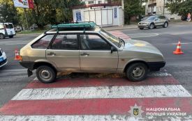 На проспекті Миру автівка збила жінку на «зебрі»