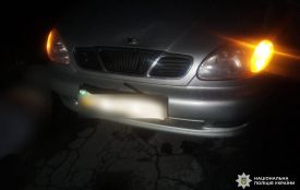 На Хмельниччині автомобіль збив двох пішоходів