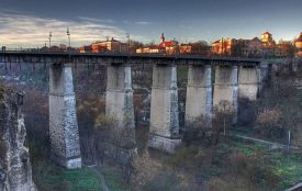 У Кам’янці-Подільському з мосту стрибнув чоловік: він загинув