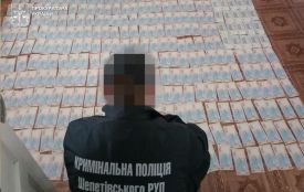 Погрожував жінці та дітям: у Хмельницькому районі затримали вимагача