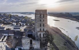 Старокостянтинів отримав статус «місто-Герой України»
