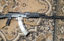 Автомат, гранати і тисяча набоїв: у жителя Хмельницького району знайшли арсенал зброї