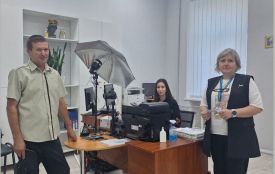 Житель Хмельниччини у 50 років отримав перший у житті паспорт