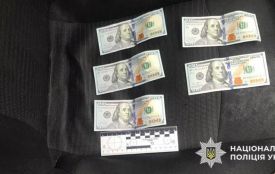 Дав поліції 500 доларів — мешканця Хмельниччини засудили за хабарництво