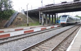 У Хмельницькому під потягом загинула жінка. Поліція просить допомогти встановити її особу