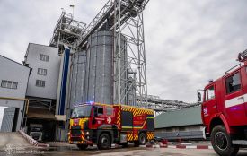 На Хмельниччині горіла зерносушарка з соняшником