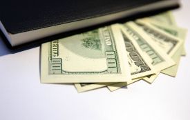 На Хмельниччині безробітна обікрала пенсіонера, який заснув. Був суд