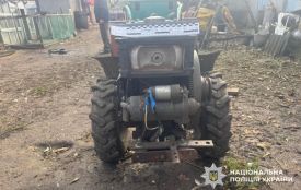 На Хмельниччині жінка потрапила під колеса мотоблока