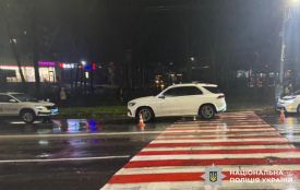 У Хмельницькому на "зебрі" автомобіль збив 25-річну жінку