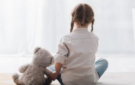 Житель Хмельниччини роками ґвалтував малолітніх доньок. Який вирок отримав