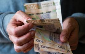 Середня зарплата зросла: хто на Хмельниччині заробляє найбільше та найменше