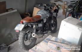 На Хмельниччині неповнолітня дівчина перекинула мотоцикл: травмувалася сама і пасажир