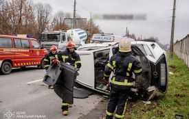 ДТП у Хмельницькому: одна з машин перекинулась