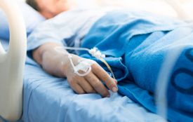 Мешканка Хмельниччини, яка захворіла на ботулізм, досі у важкому стані