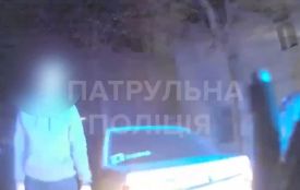 У Хмельницькому водій порушив ПДР, але його не штрафували через обставини (ВІДЕО)