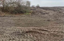 Шляховики Хмельниччини заявляють про забруднення трас агротехнікою: що пропонують натомість