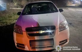 Раптово вийшла на дорогу: пенсіонерка потрапила під колеса авто на Хмельниччині