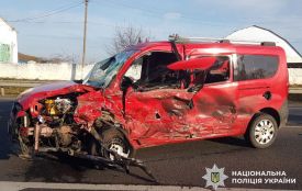 Госпіталізували хмельничанина: біля Голоскова зіткнулись автівки