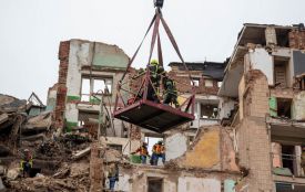 На місці удару в Тернополі працюють хмельницькі рятувальники: деталі