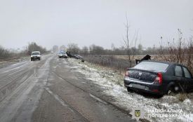 На Шепетівщині зіткнулися два авто: травмувалась 44-річна водійка