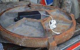 У Хмельницькому на люках встановлюють «розумні» датчики: навіщо вони потрібні