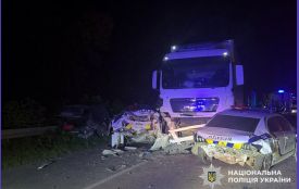 На Хмельниччині фура в’їхала у поліцейські авто і травмувала правоохоронців: буде суд