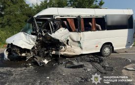 Аварія з 18 постраждалими на Хмельниччині: водія легковика судитимуть